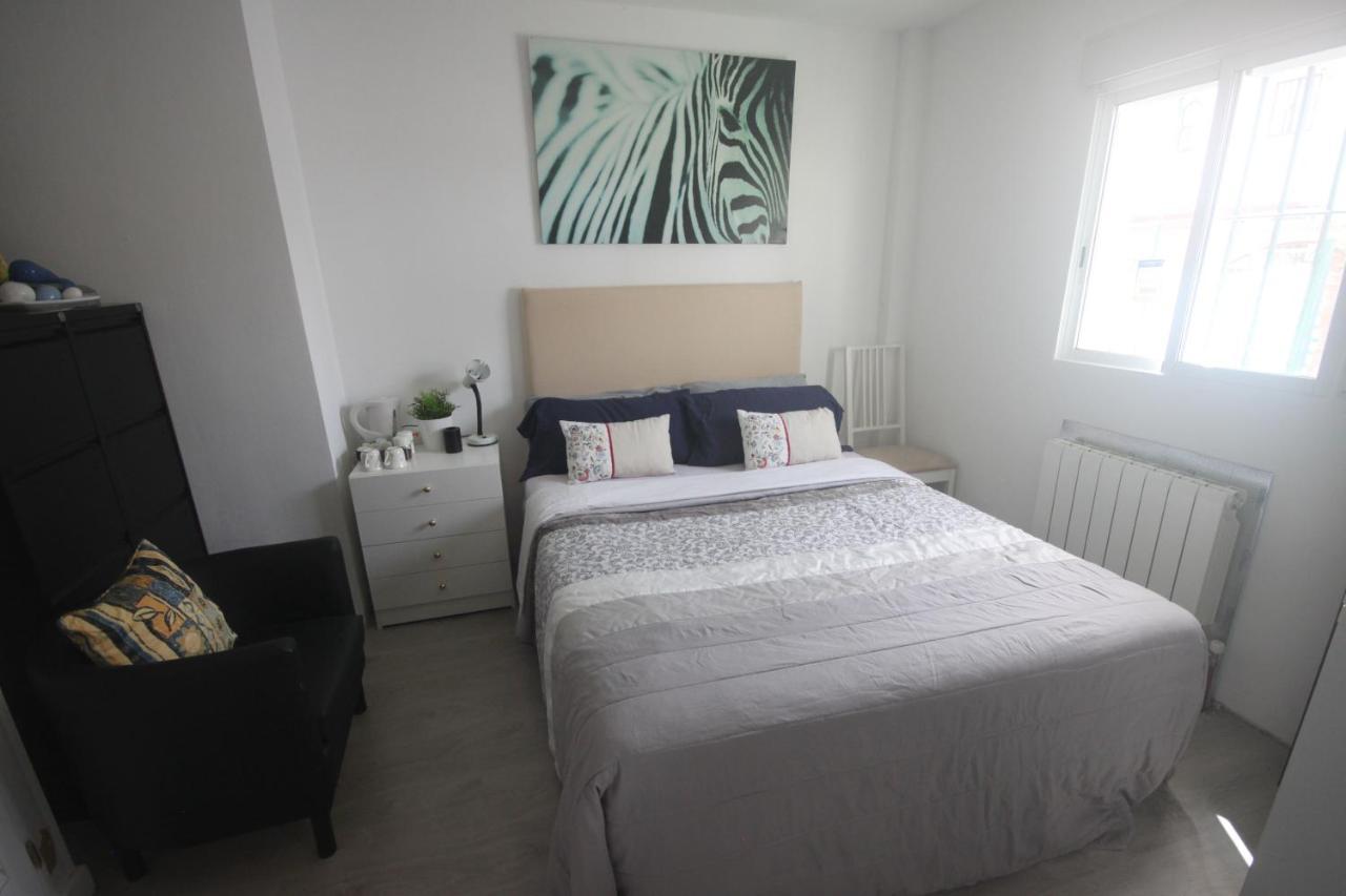 Little Peaceful Retreat Room With Bath, Heating, Terrace, Free Wifi Fridge Easy Parking Marbella Exteriör bild