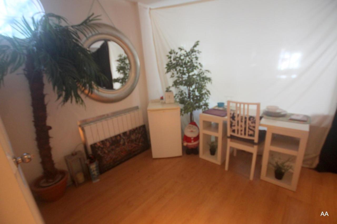 Little Peaceful Retreat Room With Bath, Heating, Terrace, Free Wifi Fridge Easy Parking Marbella Exteriör bild