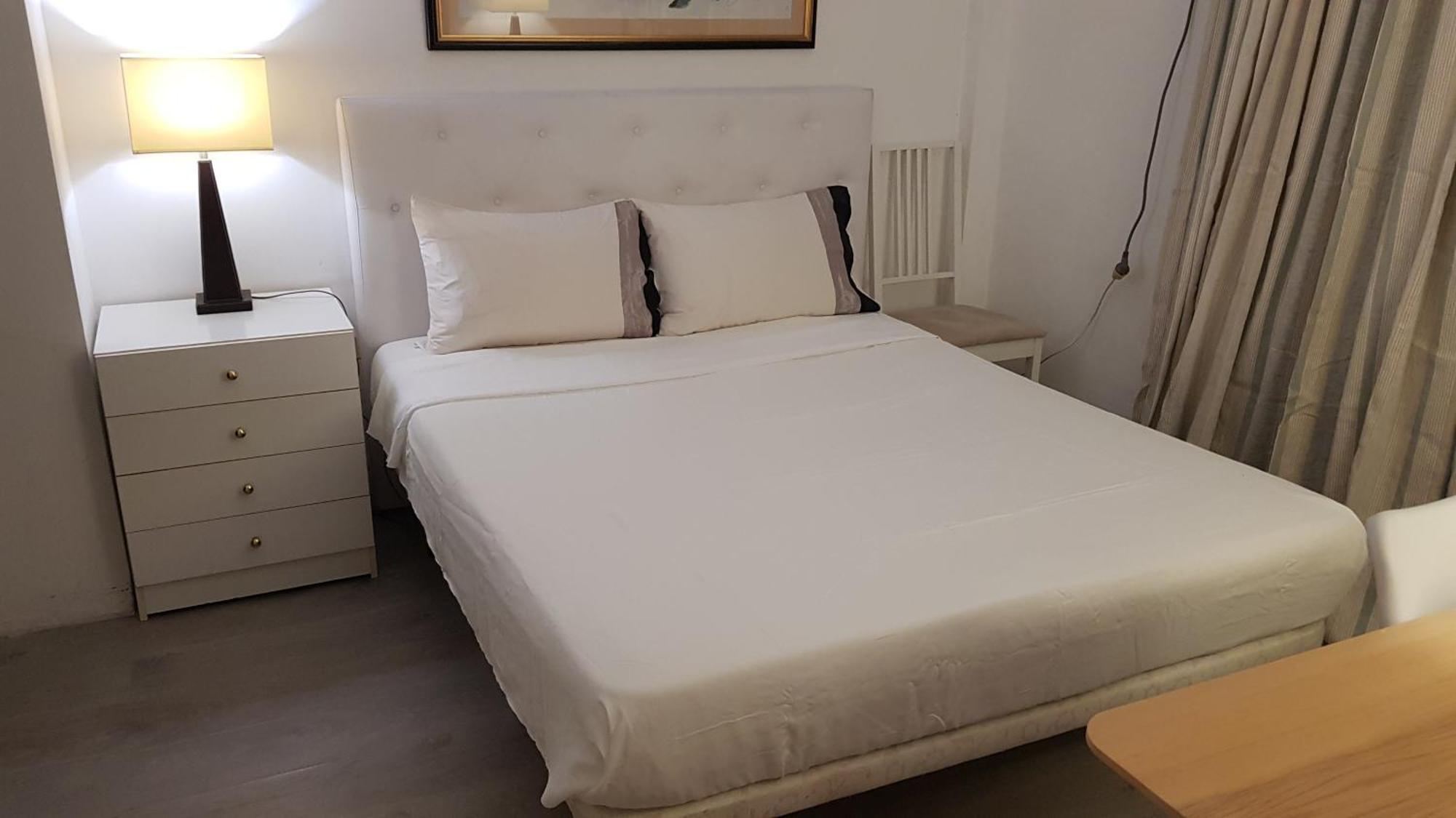 Little Peaceful Retreat Room With Bath, Heating, Terrace, Free Wifi Fridge Easy Parking Marbella Exteriör bild