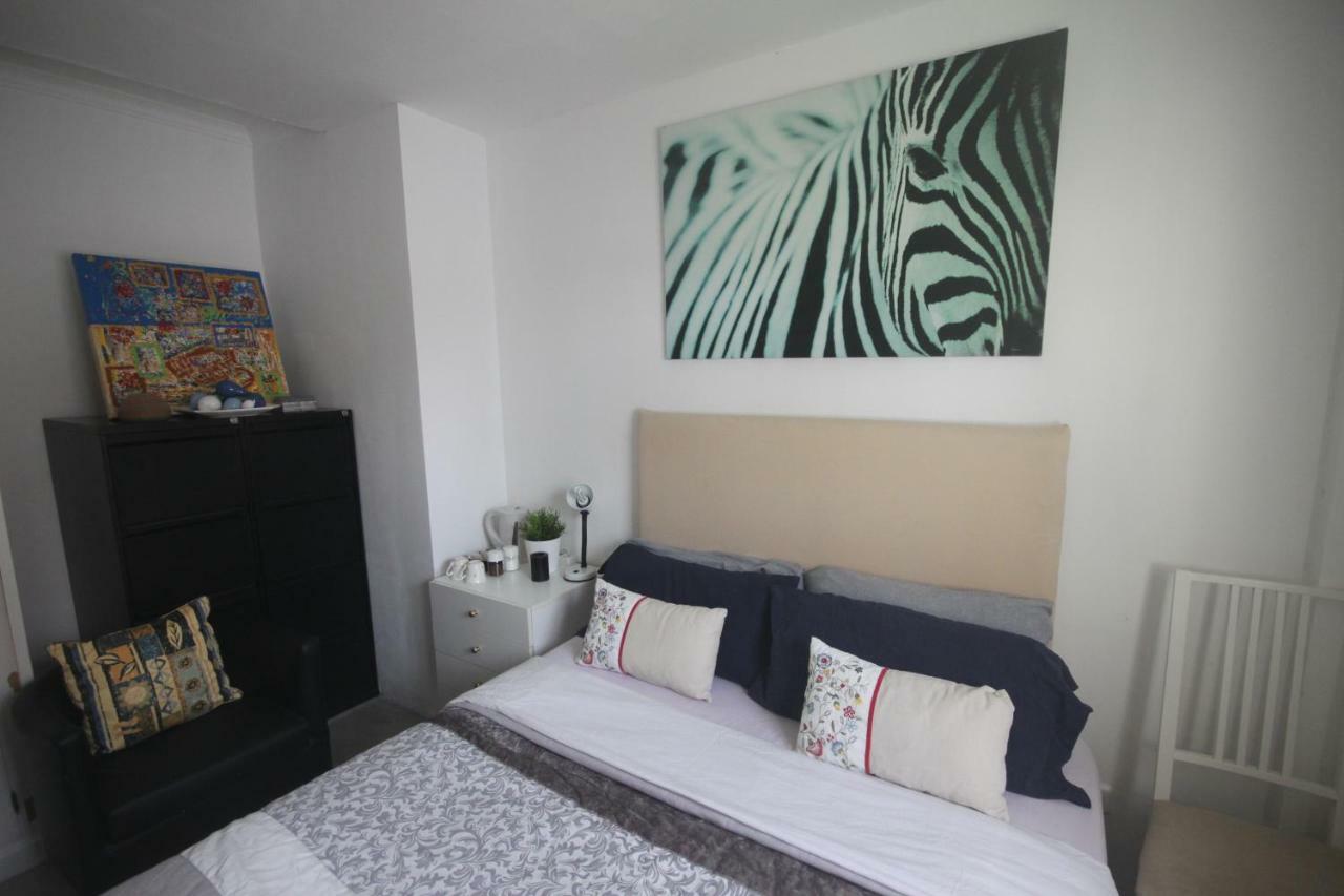 Little Peaceful Retreat Room With Bath, Heating, Terrace, Free Wifi Fridge Easy Parking Marbella Exteriör bild